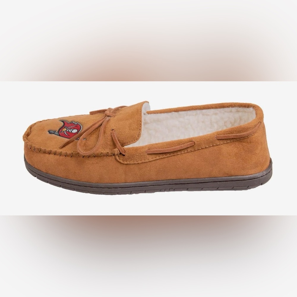 NEW Tampa Bay NFL Buccaneers Moccasin Slipper Men’s Sz XL - Picture 2 of 14